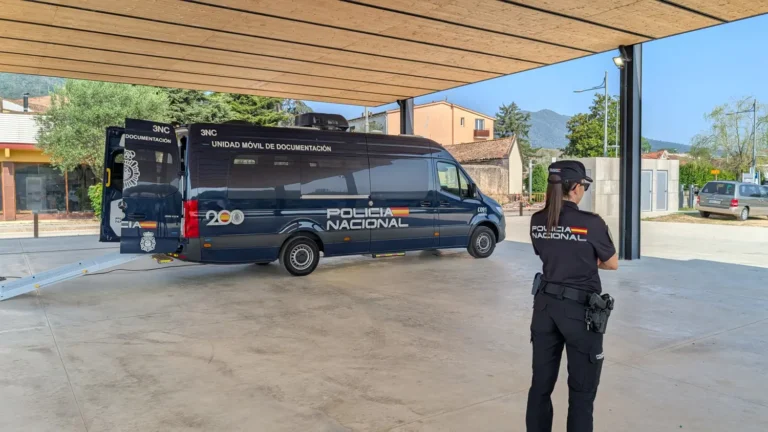 Obertes les reserves DNI i Passaport pel 5 de maig